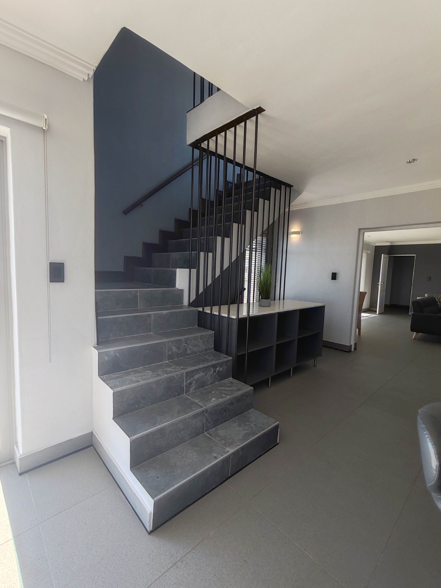 7 Bedroom Property for Sale in Perlemoenbaai Western Cape